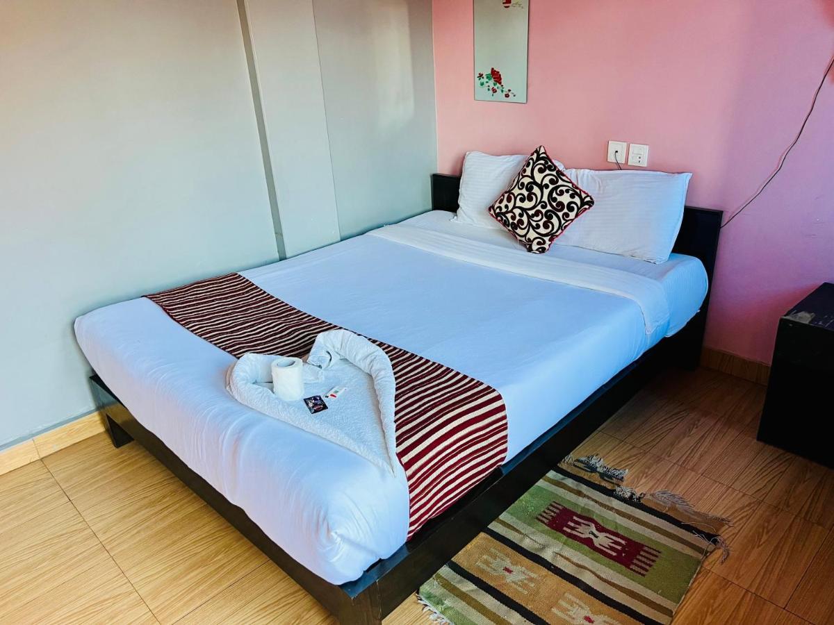 Hotel Donosti Pokhara Exterior photo