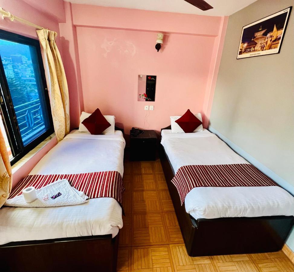 Hotel Donosti Pokhara Exterior photo